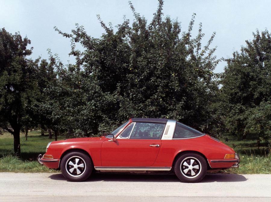  Porsche 911 S 2.2 Targa (911) 1969 года  (фото 10 из 42)
